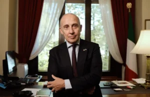 Екс-посол Італії Пєргабріеле Пападія де Боттіні ді СантАньєзе в дипломатичному кабінеті