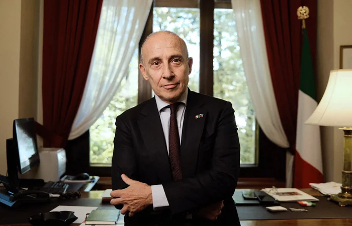 Екс-посол Італії Пєргабріеле Пападія де Боттіні ді СантАньєзе в дипломатичному кабінеті