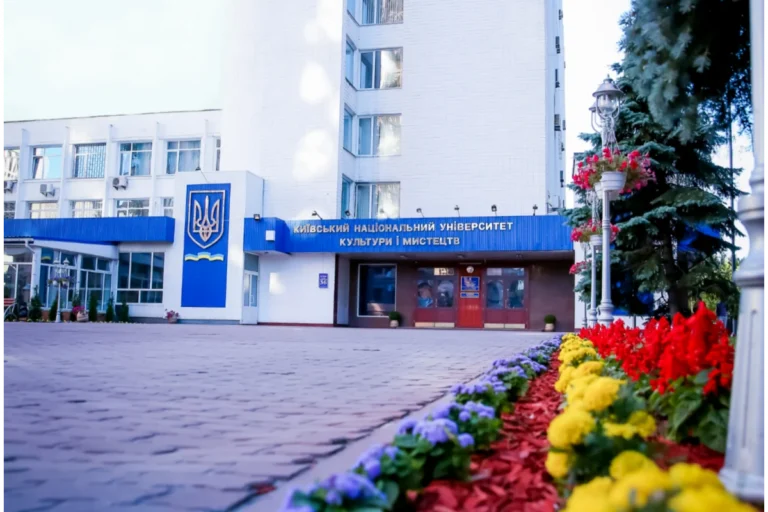Історія: від мрії про незалежну академію до національного символу