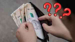 Приховані зарплати: гаманець з 500-гривневими купюрами та знаки питання