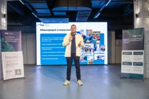 Спікер презентує програму Steel Force Метінвесту для студентів з-за кордону