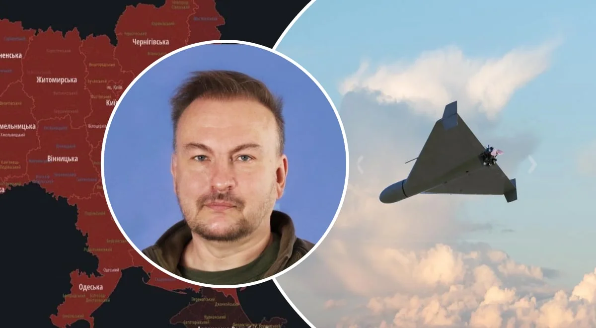 Сергій Флеш на тлі карти РФ та ударного дрона під час атаки