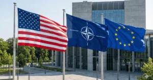 Прапори США, НАТО та ЄС перед будівлею штаб-квартири Альянсу