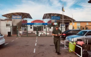 Пункт пропуску на закарпатському кордоні з Словаччиною під час перекриття через дронову атаку