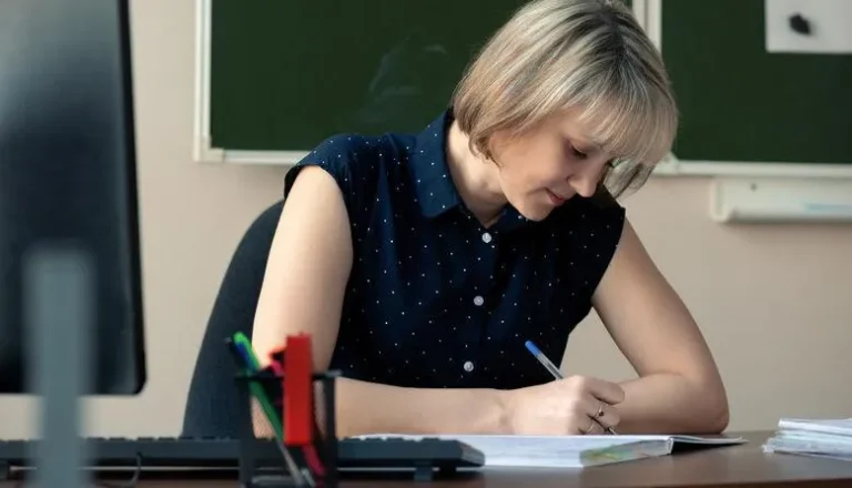 За что могут уволить учителя