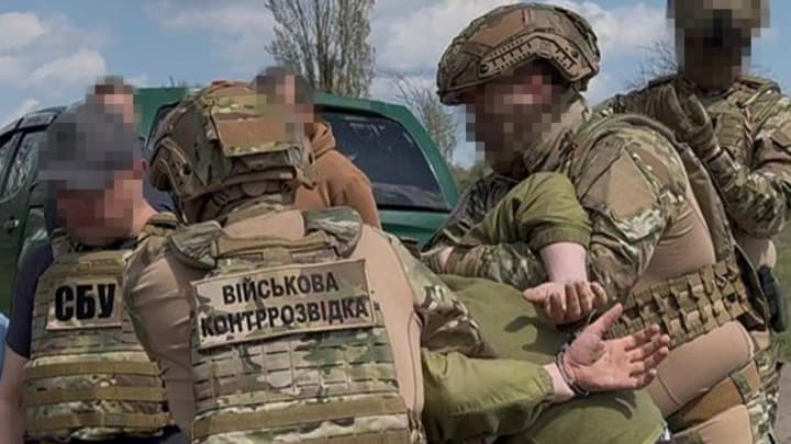 Військова поліція затримує підозрюваного військовослужбовця 155-ї бригади ЗСУ у Кропивницькому