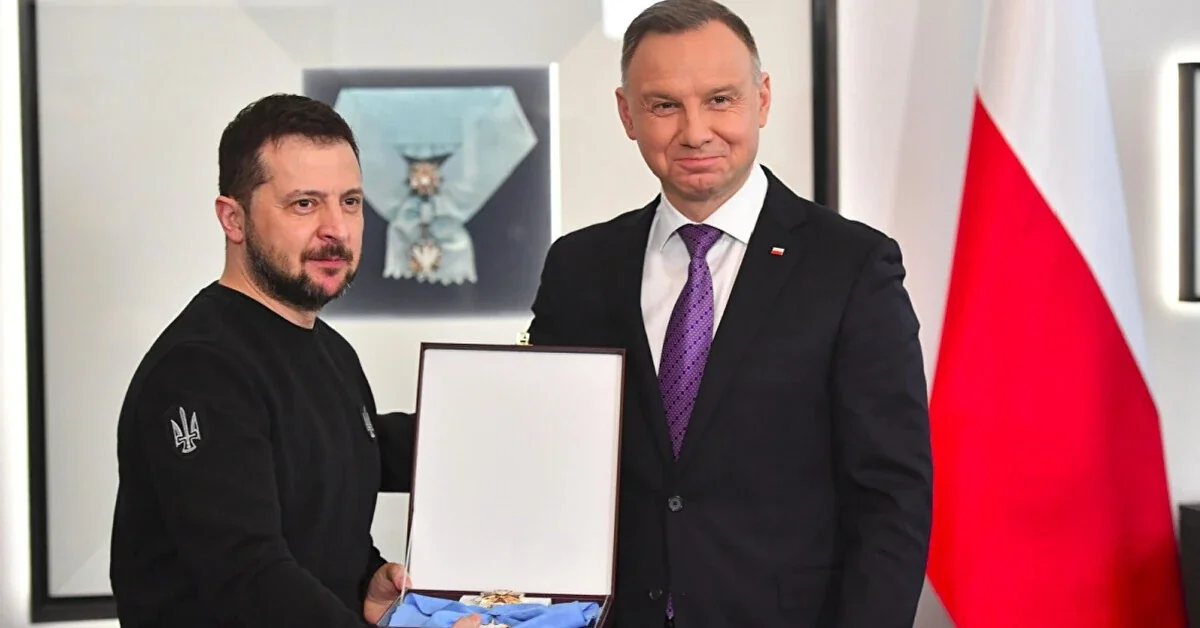 Владимир Зеленский и Анджей Дуда с орденом «За заслуги» I степени