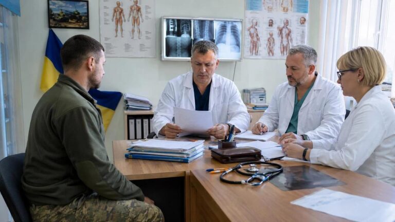 Довідка про тимчасову непрацездатність військовослужбовця: як отримати та що вона дає у 2026 році