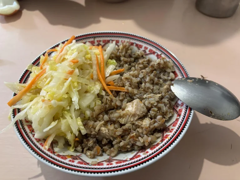 Как приготовить гречку с мясом: рассыпчатая каша с нежным мясом и секретами украинской кухни