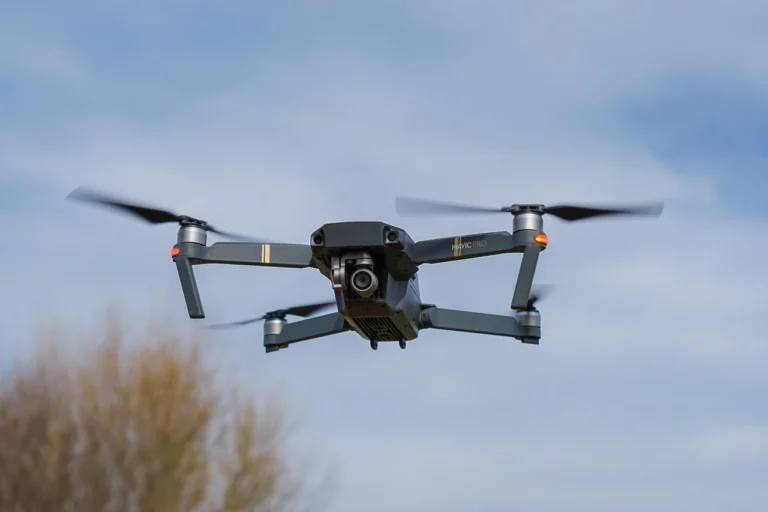 Мавік це компактний дрон DJI, що зробив професійну аерозйомку кишеньковою реальністю