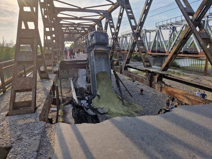 Обвалений міст у Виженці після трагедії з дітьми на Буковині
