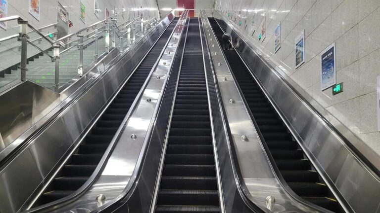 Найглибша станція метро в світі — Хун’яньцунь у Чунціні на 116 метрів
