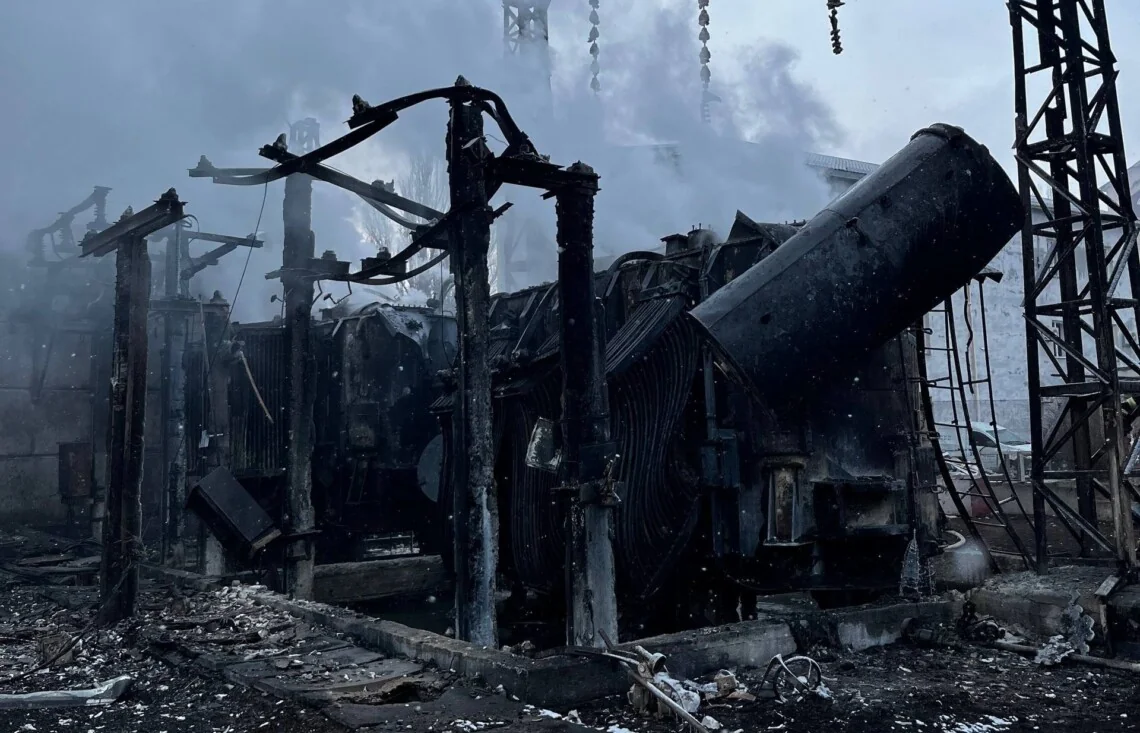 Знищене обладнання ДТЕК після російських ударів по енергетиці Дніпропетровщини
