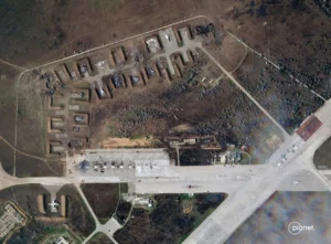 Поврежденные ангары аэродрома «Саки» в Крыму после удара СБУ