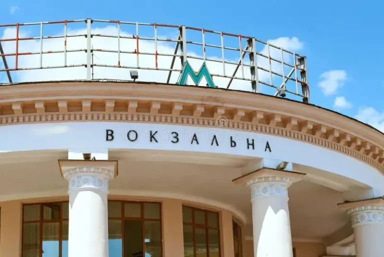 Станція метро Вокзальна: ворота київського метрополітену