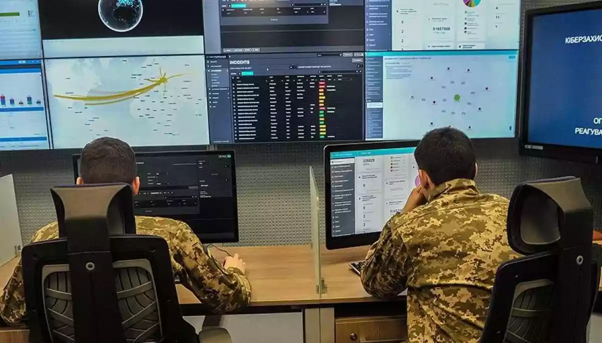 Украинская команда в роли агрессора управляет кибератаками в симуляции НАТО