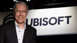 Клод Гіймо засновник Ubisoft на тлі логотипу компанії