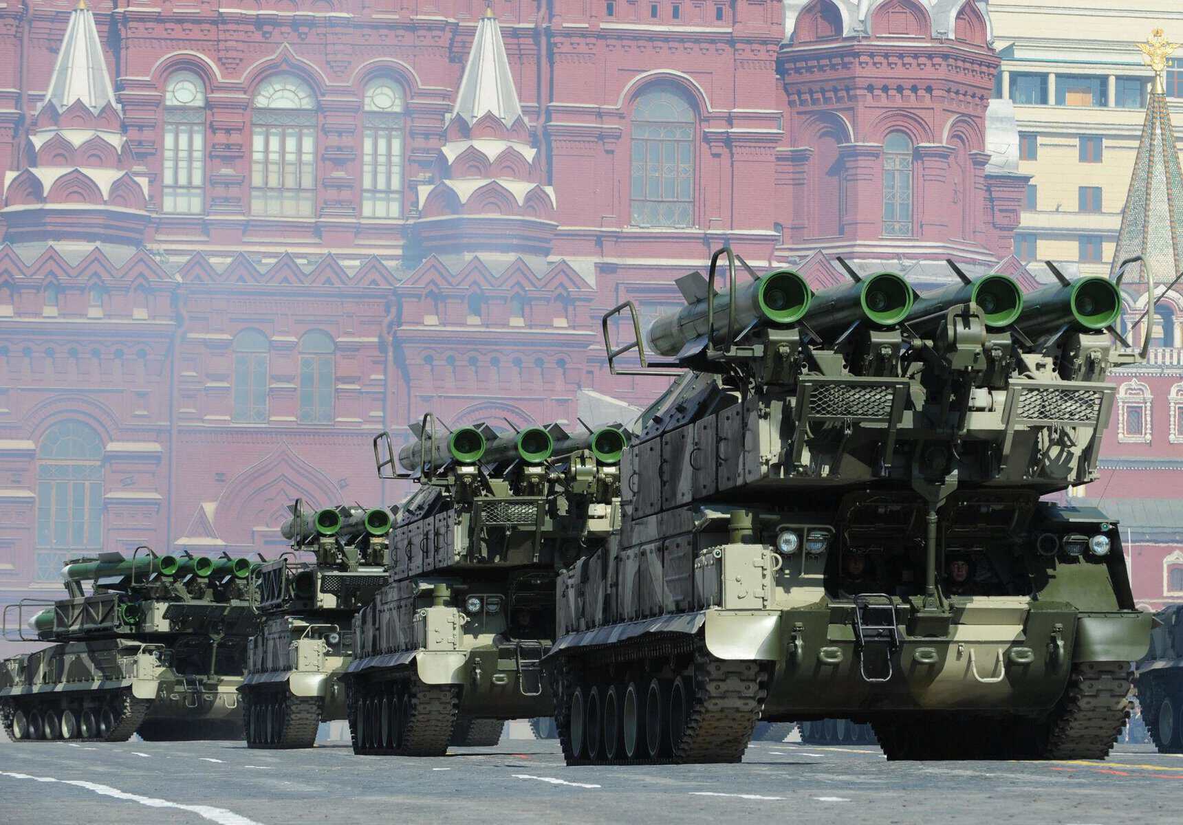 Российские системы ПВО на параде у Кремля в Москве