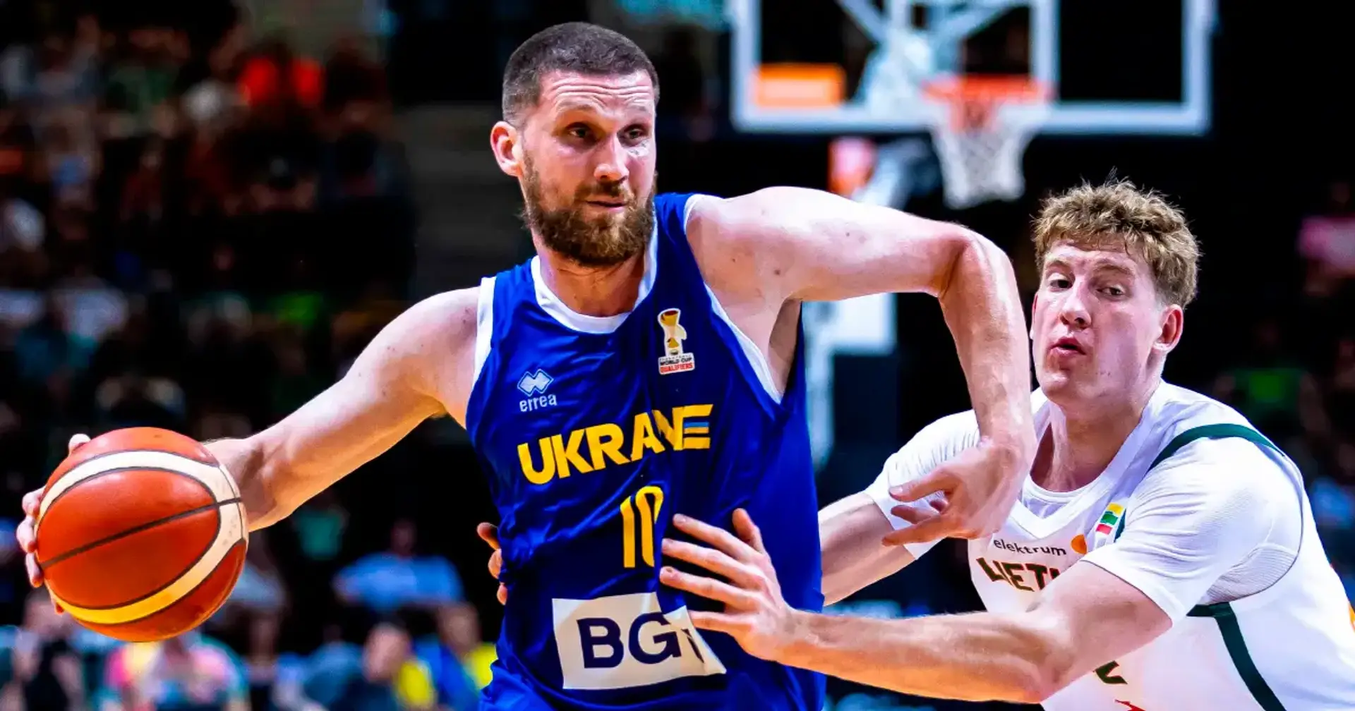Баскетболіст збірної України атакує в матчі єврокубків ФІБА