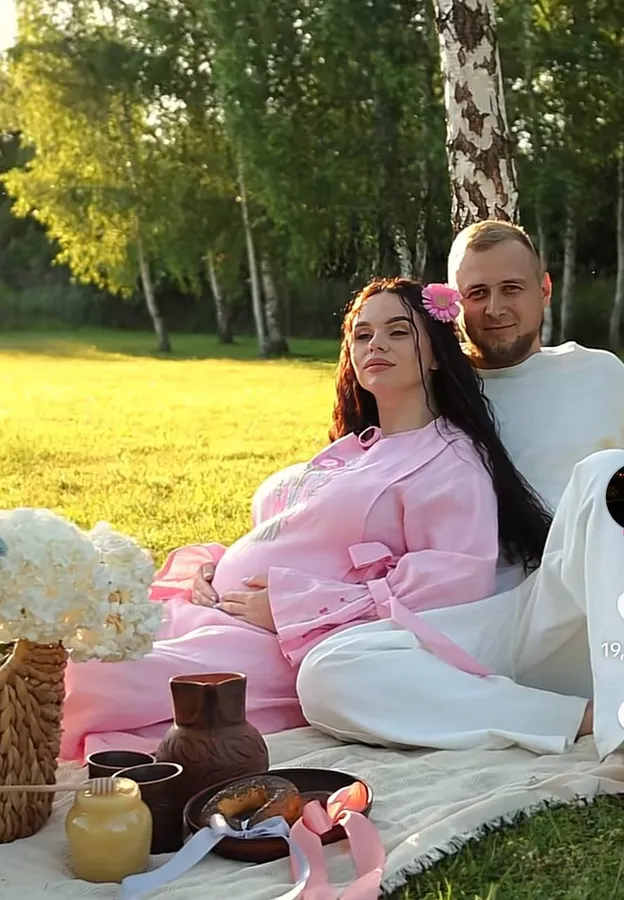 Блогерка з Луцька Аліна Жук оголосила про вагітність двійнею