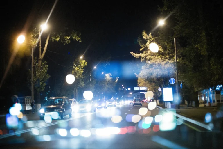Ближнє світло фар в місті: правила, технології та практичні поради