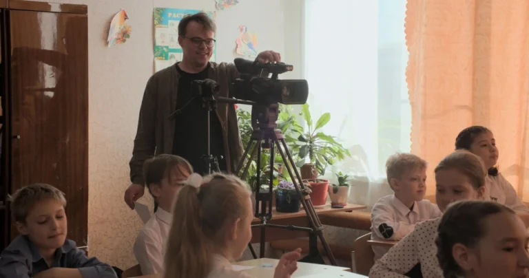 Чи має право вчитель знімати учнів на уроці?