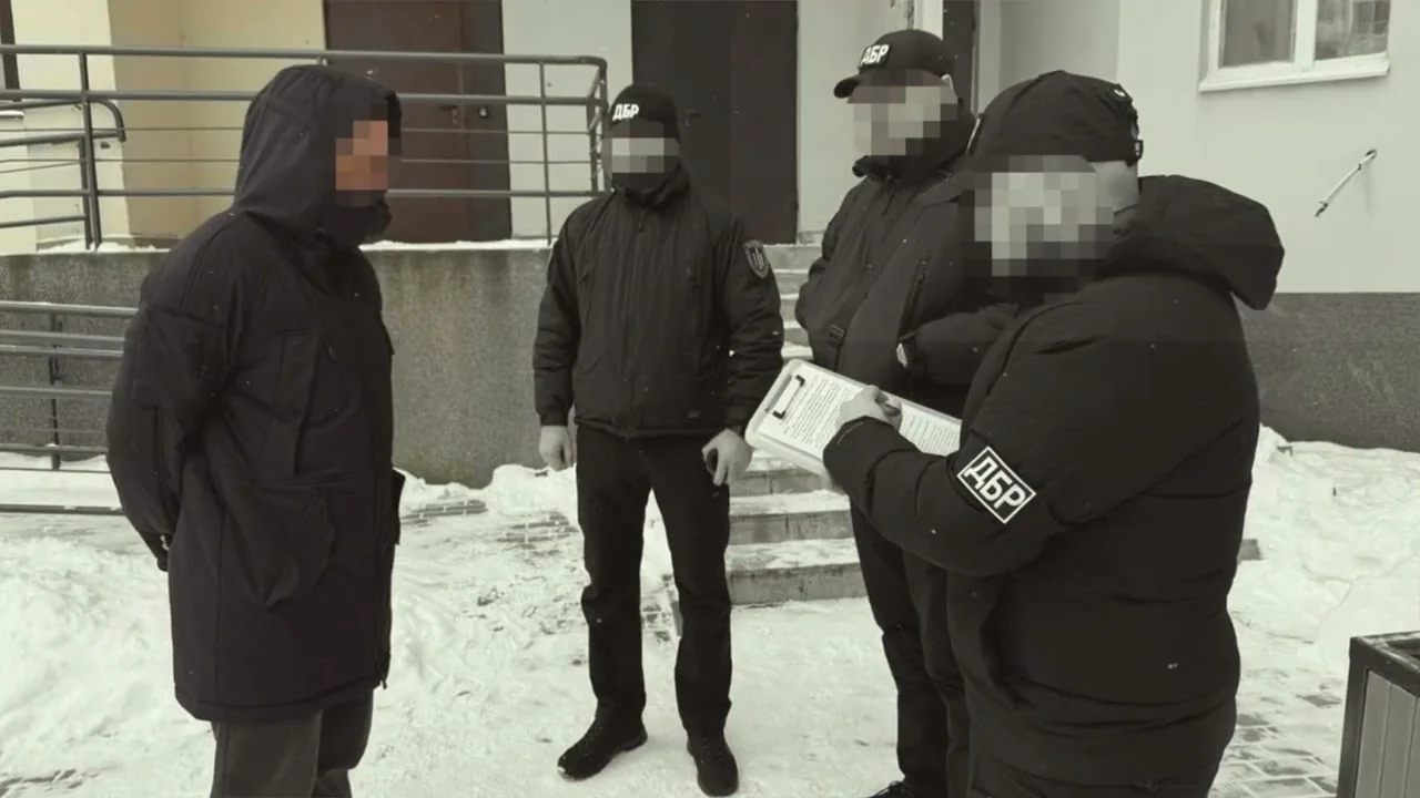 Співробітники ДБР під час обшуку на підприємстві виробника дронів «Вирій»