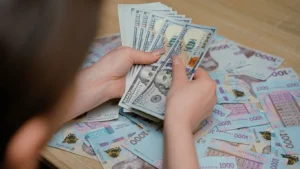 Долар подешевшав: курс НБУ на 16 липня та як зберігати кошти