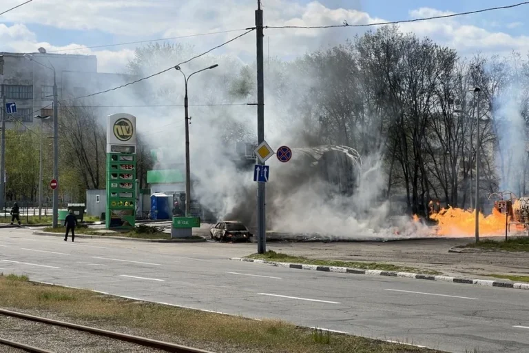Дрон РФ вдарив по вантажівці з пальним на АЗС у Слов’янську