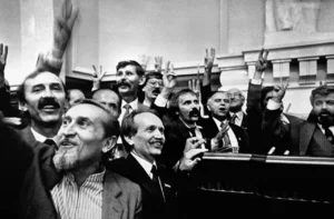 Які країни першими визнали незалежність України