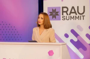 Яна Брензей: шлях від запорізької журналістки до голосу національних ефірів і голосу правди в «Палає»