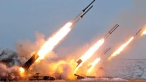 Росія завдає ракетного удару по Україні з реактивних систем залпового вогню