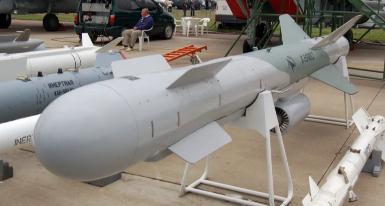 Х-555: крилата ракета Росії з дальністю до 2500 км та точністю 20 метрів
