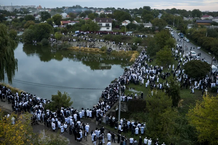 Хасиды в Умани: история паломничества к могиле Нахмана