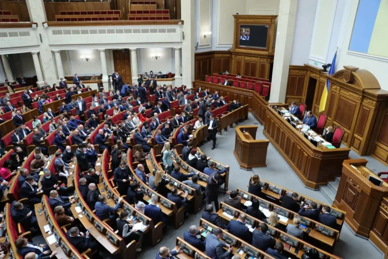 Коли закон набирає чинності в Україні: детальний розбір правил