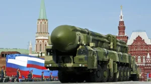 Российская баллистическая ракета на параде возле Кремля