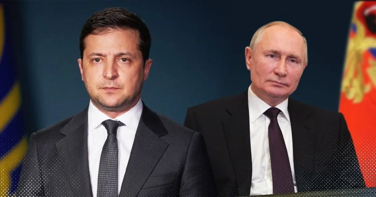 Володимир Зеленський і Володимир Путін на тлі прапорів України та Росії