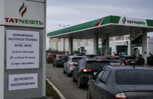 Очередь авто на АЗС Татнефть из-за ограничения продажи топлива в РФ