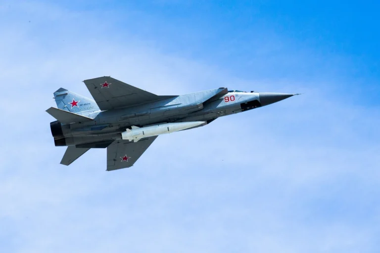 Кинджал швидкість: гіперзвукова ракета, яку розкрили у реальних боях