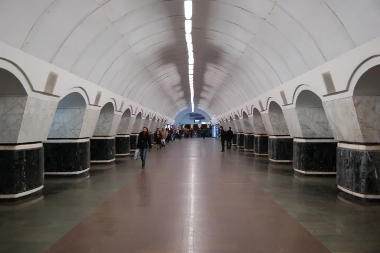 Лук’янівська метро: історія, архітектура та практичний гід по станції Києва