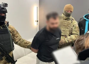 На Вінничині спецназ затримав дезертира, який відбивався сокирою