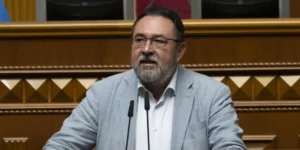 Депутат Микита Потураєв оголошує про відставку у Верховній Раді