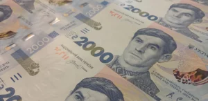 Нові банкноти 2000 гривень з портретом Василя Стуса від Національного банку України