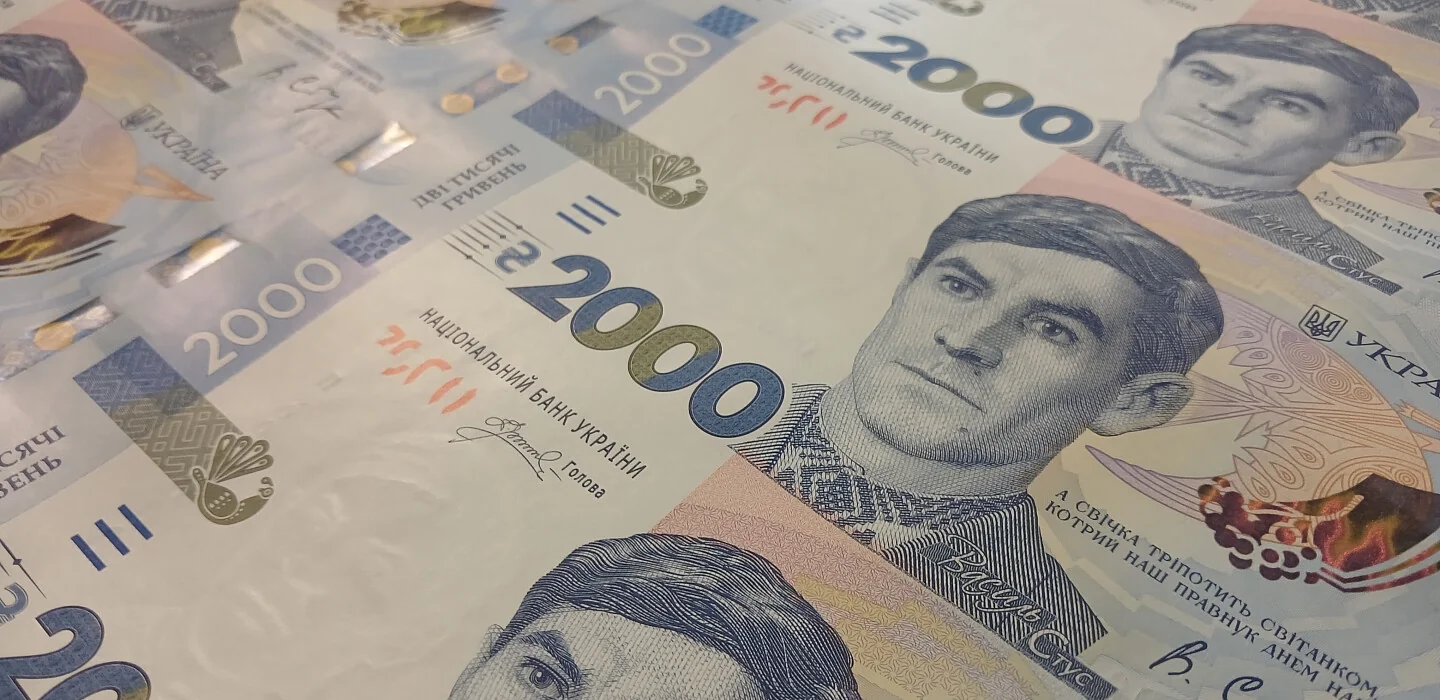 Нові банкноти 2000 гривень з портретом Василя Стуса від Національного банку України