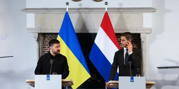 Володимир Зеленський та нідерландський політик на прес-конференції щодо підтримки України