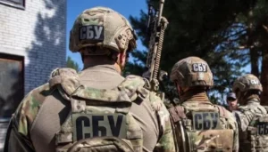 Співробітники СБУ під час обшуків у «Українській бронетехніці»