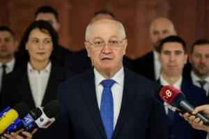 Премєр Молдови Александру Мунтяну коментує свою відставку перед журналістами