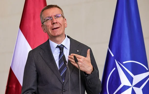 Президент Латвии Эдгарс Ринкевичс выступает по поводу эскалации России против НАТО