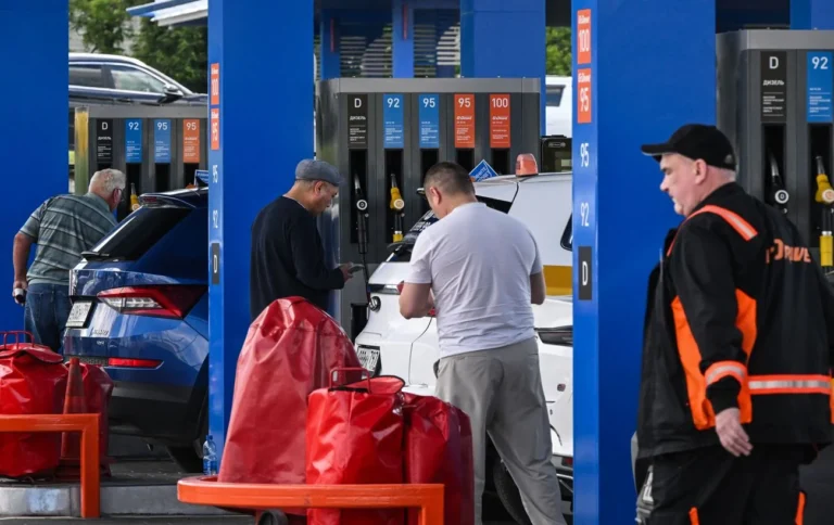 РФ продовжила заборону експорту бензину та дизеля до січня 2027
