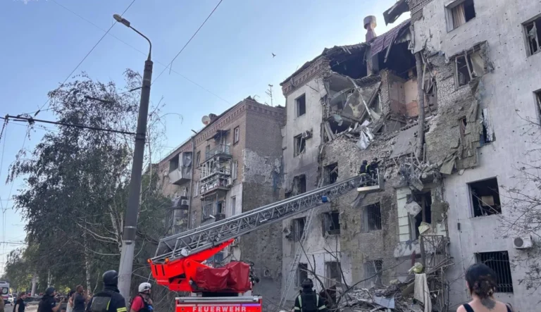 Російські КАБи зруйнували два поверхи будинку в Запоріжжі